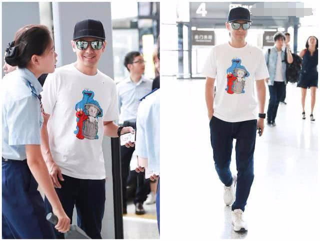 44岁林志颖胡子剃不干净，好像还穿了Kimi的T恤?网友:扮嫩真拼