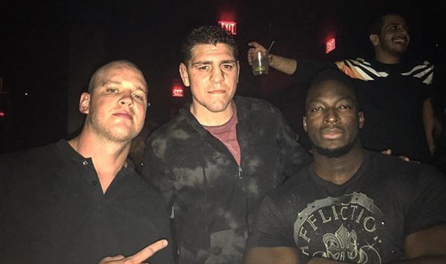 格斗选手就是猛!世界最强格斗选手酒吧打架,三