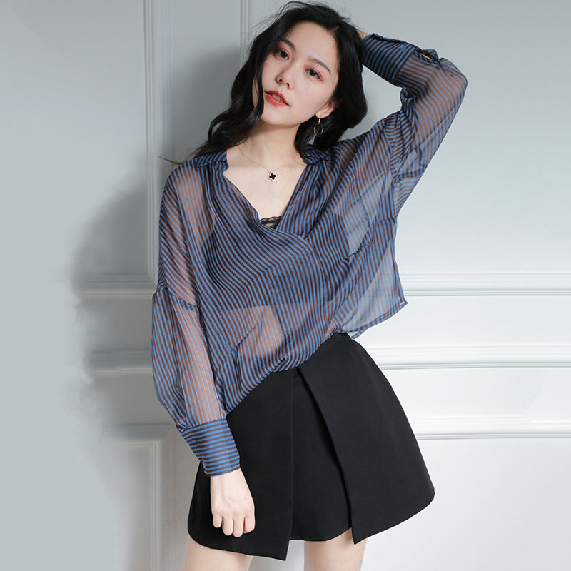 今夏爆火的“勾魂衫”，若隐若现显瘦显嫩，性感有女人味忒迷人