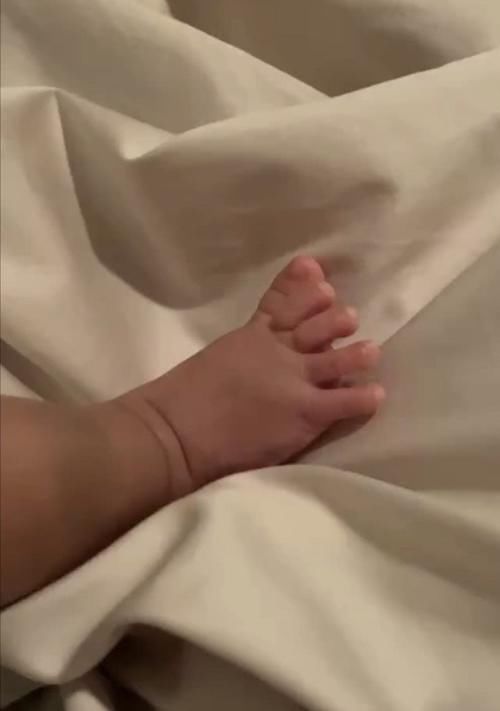  [当妈]有种意外叫再次当妈的张子萱，和之前照片进行对比后，我没看错吧？