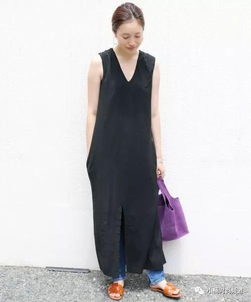 换季穿啥?一件黑色连身洋装让你完美搭出日系时尚