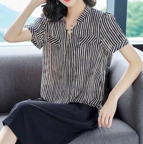  「女性」女人到了53岁，别总是黑白灰！常穿这“紫丁香”嫩衫，洋气超美嫩