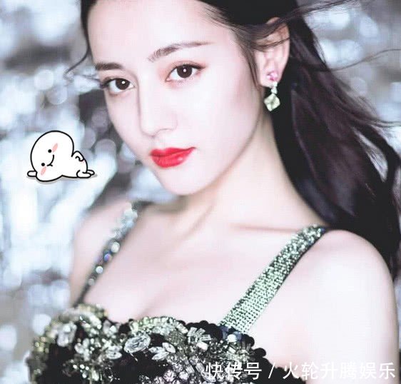 迪丽热巴张雪迎同穿吊带,胖迪一个部位碾压,长的胖也好看