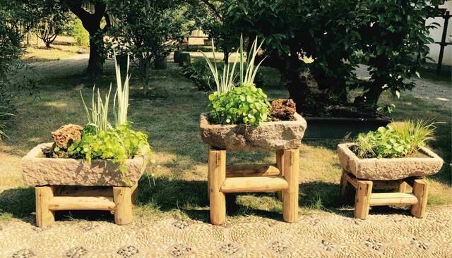 城里人咋想的？专从农村收购老物件，300斤猪槽也要买了放院子里