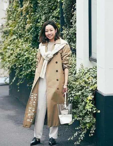 『伊藤真知』他们的基础款也不一般 每一件都能穿很多年