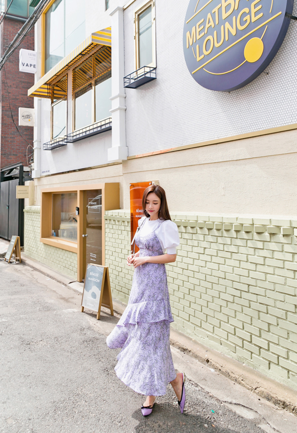 女神孙允珠，紫罗兰月牙花瓣春绒折叠吊裙