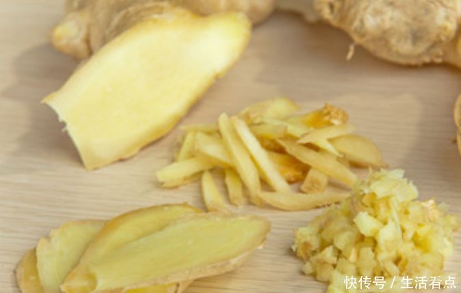 40岁的女人如何美白？只需用白醋加上“它”，皮肤白净还嫩滑！