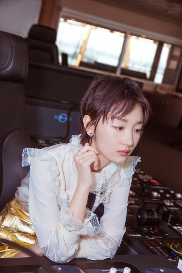 电影《少年的你》官宣男女主!为啥92年的周冬雨看起来比00后易烊