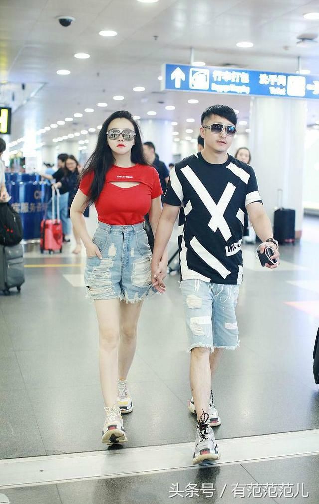 冉莹颖穿紧身T恤的效果太尴尬了,居然还敢开个洞,邹市明咋想的