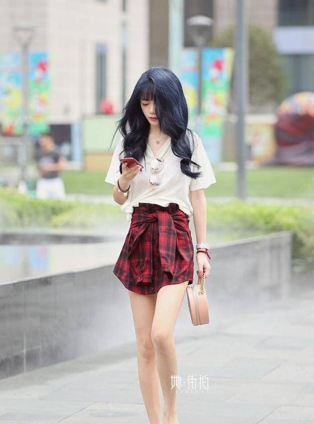 成都街拍，简简单单的搭配，清爽自然