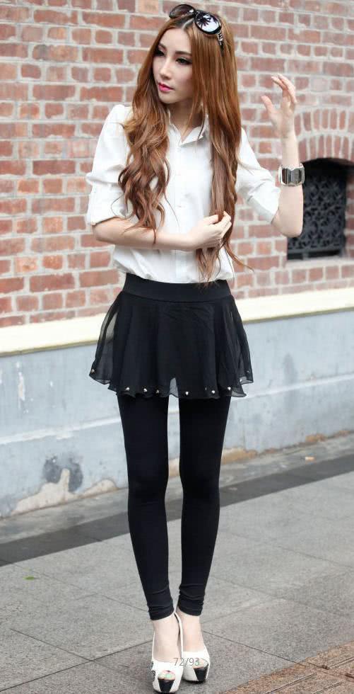 妩媚小姐姐高冷职业装穿出时尚范，高冷不羁的韵味真的很有特点