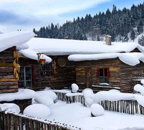 中国冰雪第一乡，黑龙江省牡丹江双峰林场雪乡，银装素裹美不胜收