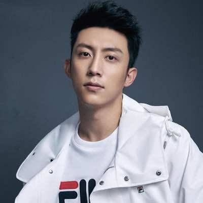 「快来」鲸鱼哥哥的穿搭小秘密，穿衣显瘦脱衣有肉，快来get同款
