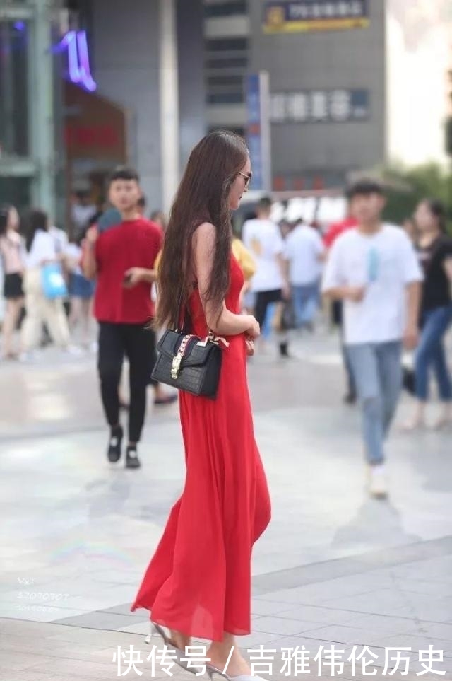 「高跟鞋」女性穿高跟鞋,给自己带来高贵优雅感