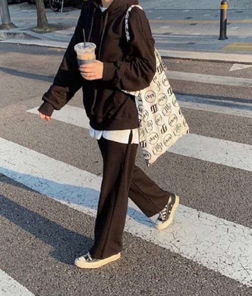  『白色的匡威』匡威女孩穿搭为啥人人爱？还不是因为都是直男斩