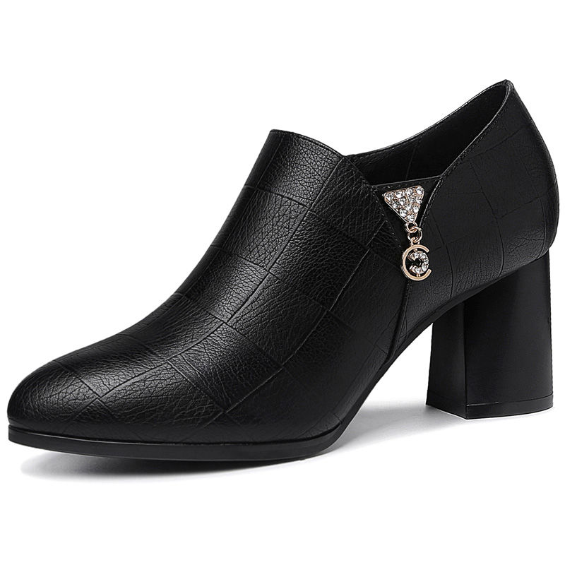 今年秋天悄悄流行的5双鞋,比“飘鞋”更舒适,走再远路也不麿脚