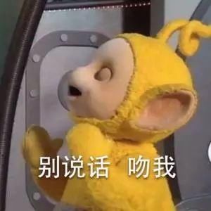 瘦成漫画腿的赵薇学小姑娘画欧美妆，只换了个眉形就老10岁