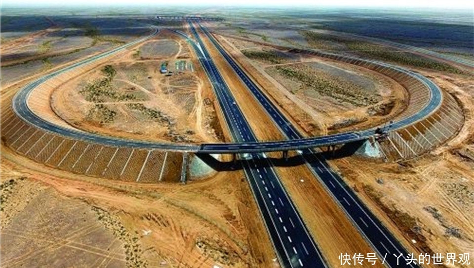  高速■中国最“荒凉”的高速，全长达2540公里，却几乎看不到一