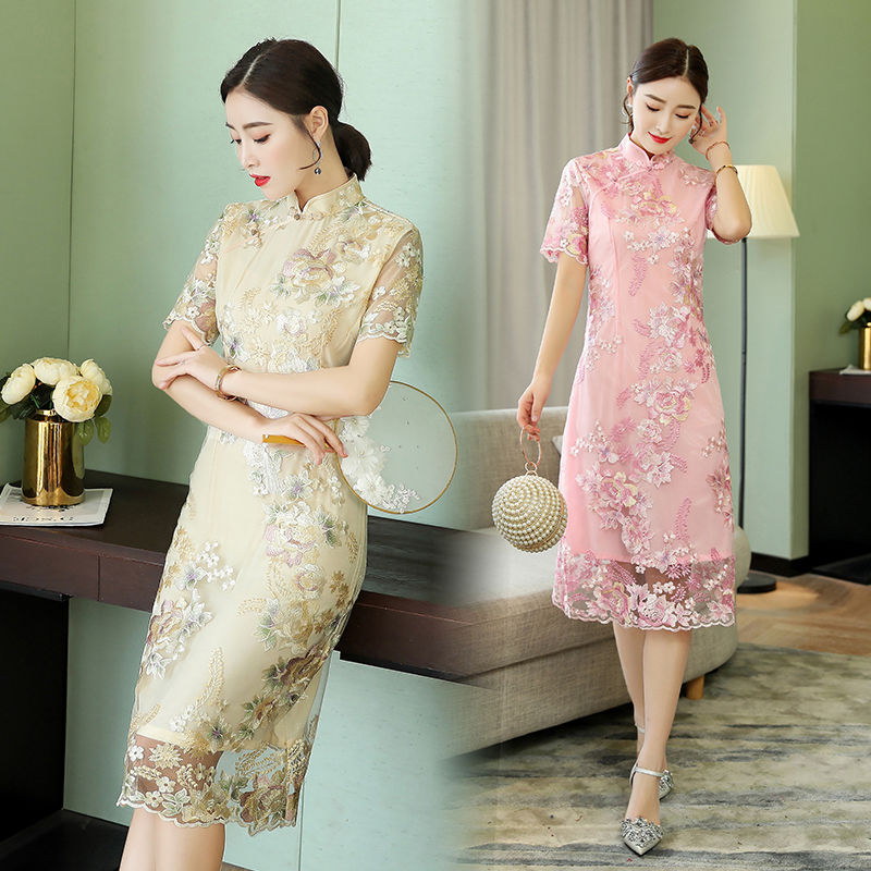 哇塞!47岁老婆打扮真迷人!蕾丝旗袍+高跟，连背影也美到窒息