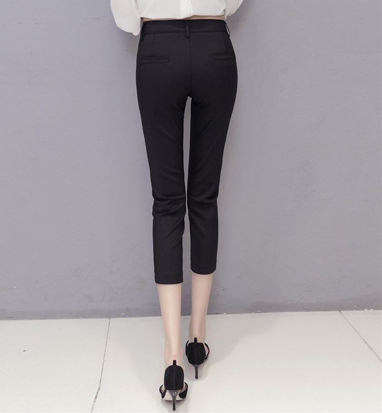 美女们入秋穿这女裤，百搭洋气又好看，“酷”到不行