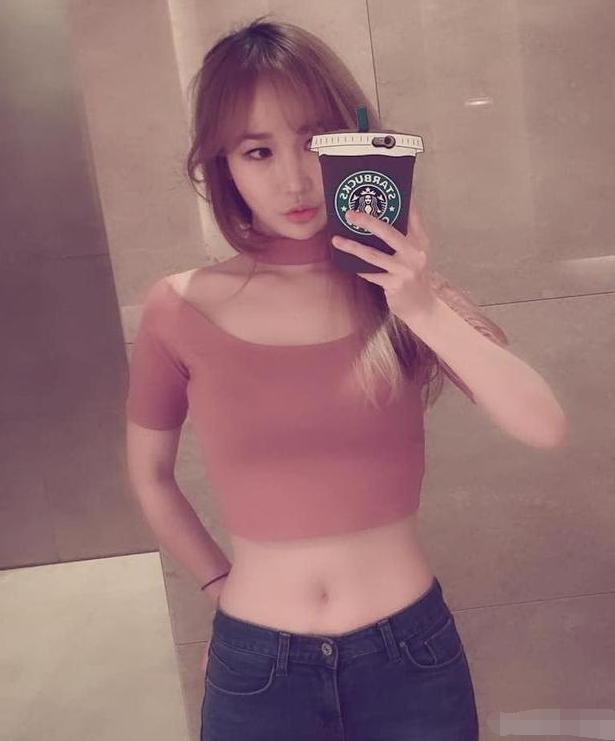 时尚又显魅力身材的牛仔裤搭配,让女人的美丽自然动人心!