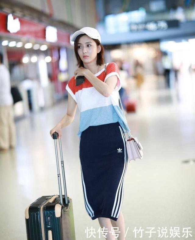 佟丽娅与刘诗诗都是气质女神,同穿运动开叉裙,谁更会搭配?