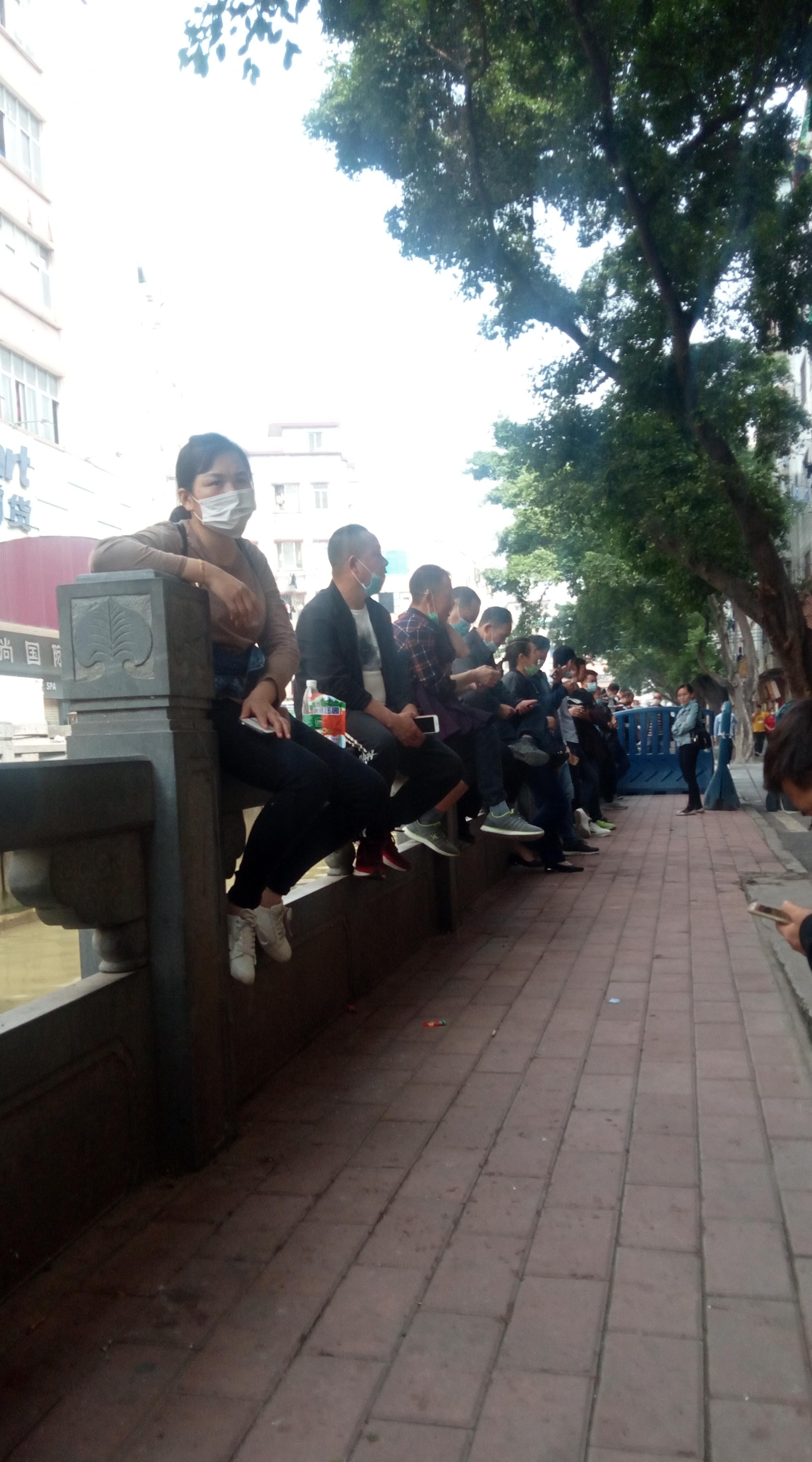  #制衣#广州“小北京路”缺少公共设施，20万湖北工友盼望有个公共厕所