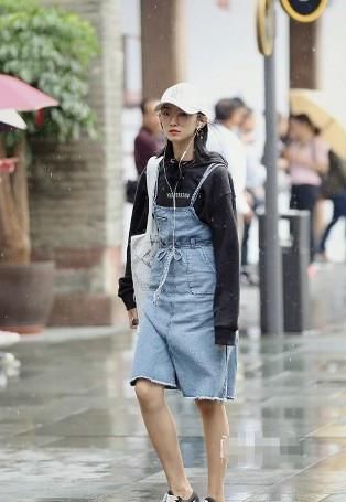  【女生】路人街拍，撩发的女生都很有魅力，更显轻熟的气质