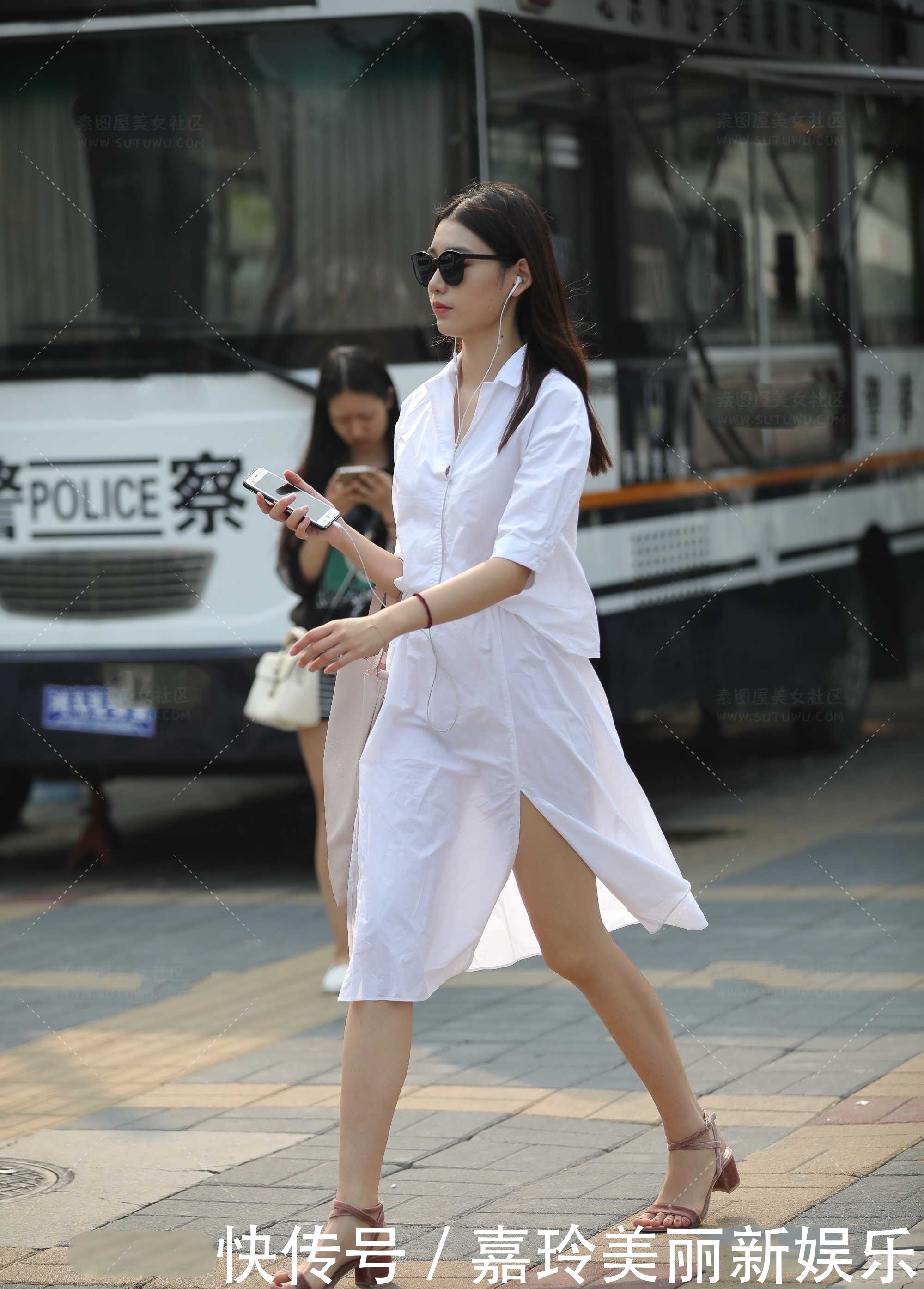 【清爽】美女街拍:小姐姐干净清爽,穿一件白色衣服,美美的