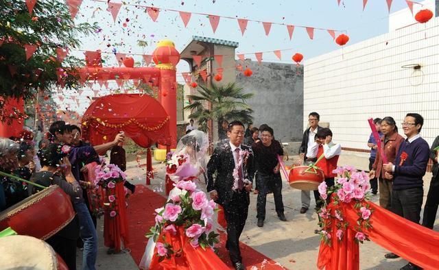 继农村“买卖”婚姻，要车、房之后，又有1新要求，农民头疼不已