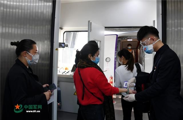  北高速收费站@江城?重启丨解放军报记者全景记录武汉“解封”