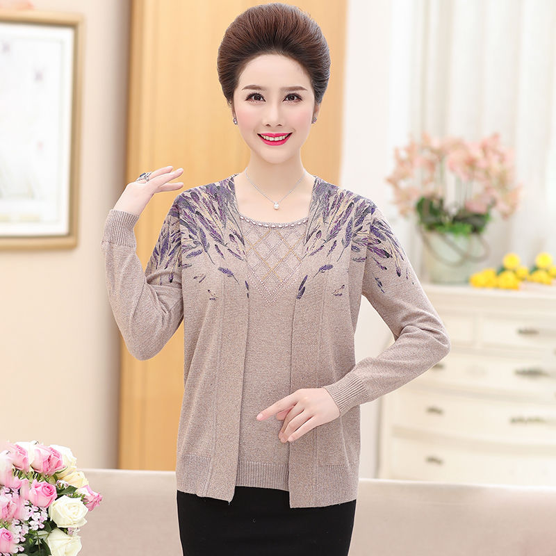 60后女人千万别打扮的太老气!多穿这几款妈妈装，气质显年轻