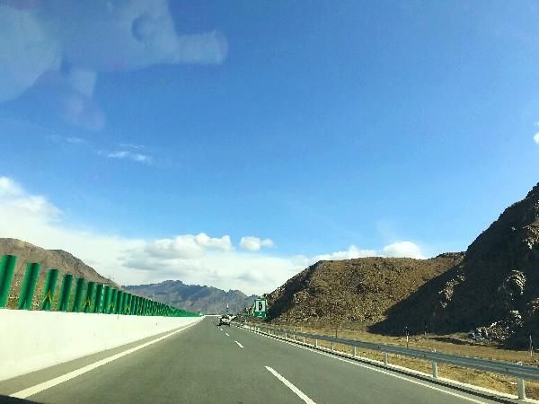 中国最美的“高速公路”，耗资380亿，过路费却一分不收