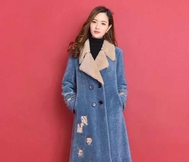 『舒适』70女人如果不差钱,大年三十,就穿羊剪绒大衣,高贵洋气贼保暖