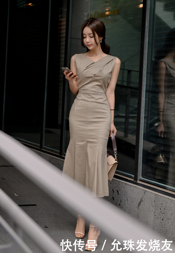 孙允珠优雅复古深褐色褶皱鱼尾裙