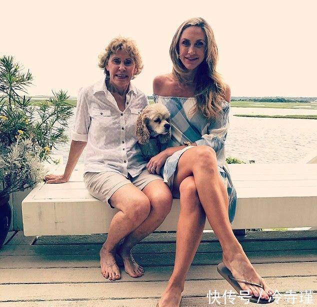  [超市]劳拉身材酷似金刚芭比，时髦不输伊万卡，老公贴心超市为她抢厕纸