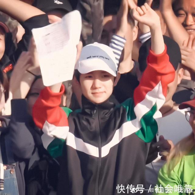 『分享』「TFBOYS」「分享」200324论王源的自拍和他拍,同一个剪刀手不同的感觉