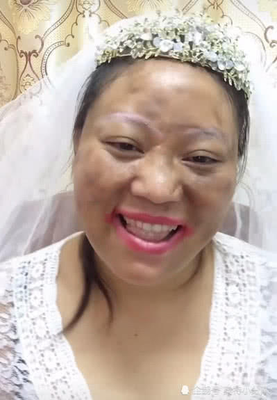 大妈又土又老又丑又胖，化完妆后：大眼睛尖下巴拯救了整张脸