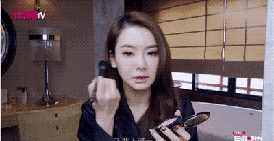 戚薇化身美妆博主，快看看她用了哪些硬生生的干货!