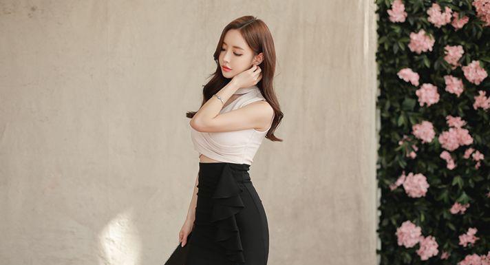 女神搭配，精致甜美的紧身裙美女，气质让人心扉荡漾！