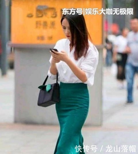  [美女]街拍：楚楚动人的美女，一件黑色背心配牛仔短裤，青春活力气质范