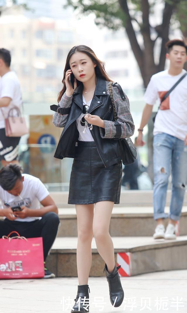  小姐姐：路人街拍：美女穿一袭红色的紧身连衣裙，清新淡雅又时尚
