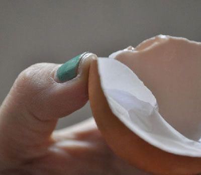 别再用手挤黑头了，这3个民间小妙招，连毛孔都变细腻了!