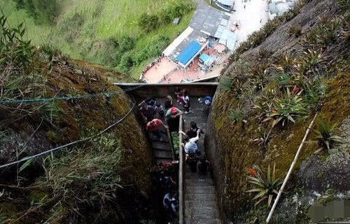 世界上最有个性的石头，游客：什么海枯石烂？都是骗人的