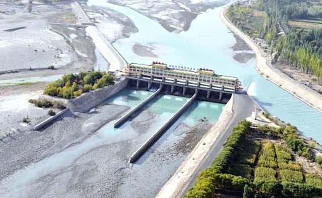  引水@中国一项“引水入疆”大工程，耗费96亿才修建完成，解决缺