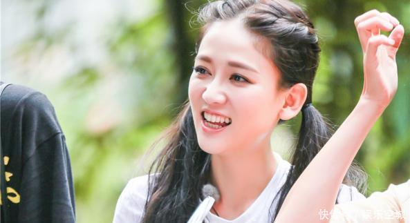 当34的郭碧婷与39的陈乔恩撞衫,年龄只差5岁,视觉效果竟这么大