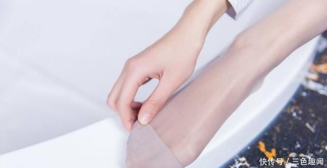 空姐为什么要穿职业装和丝袜