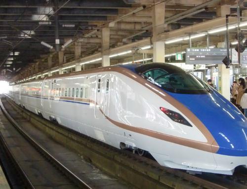 日本高铁和中国高铁有何区别？中国游客：和中国高铁差异太大了