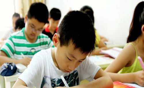 『孩子的自我』小学生寒假计划表火了,从早到晚满满当当,网友我的假期白过了