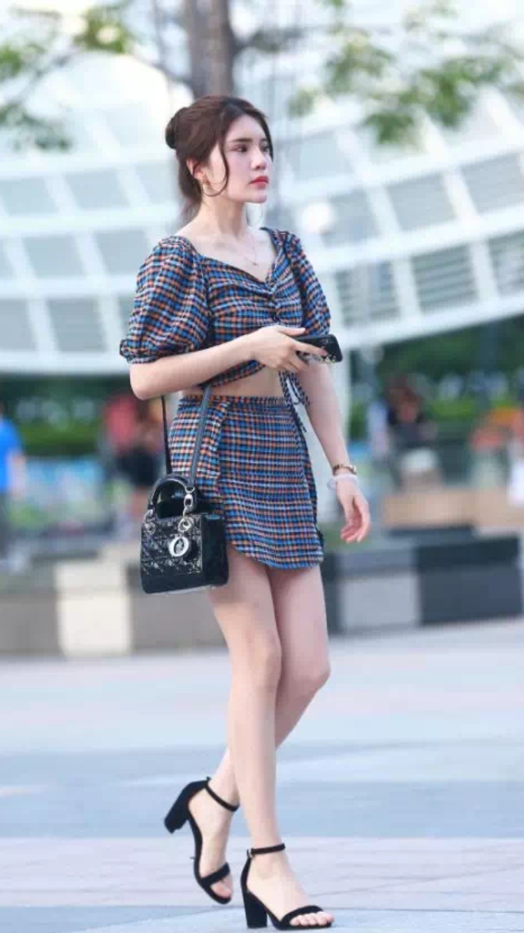 气质非常干净的小姐姐，略带忧郁，我见尤怜！